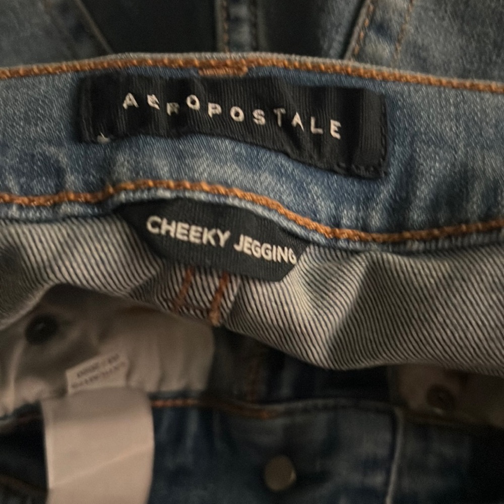 Aeropostale cheeky jeggings size 000, light blue distressed